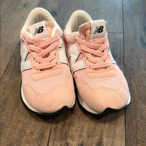 New Balance Kids Peach-Pink no lace Sneakers